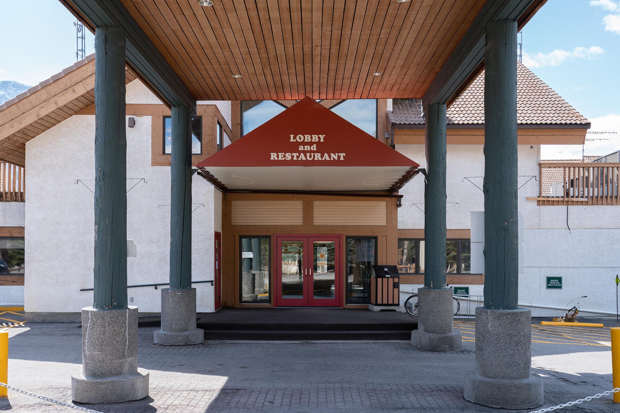 Banff Rocky Mountain Resort Exterior photo