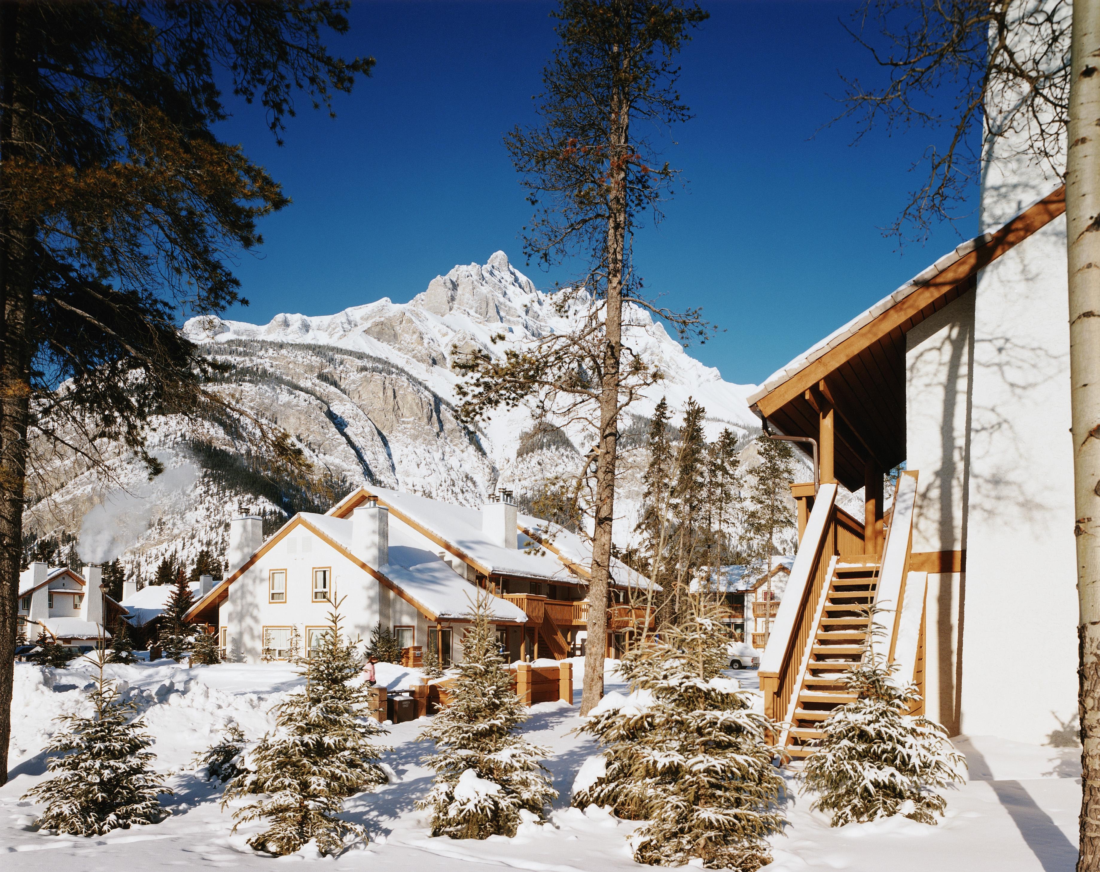 Banff Rocky Mountain Resort Exterior photo