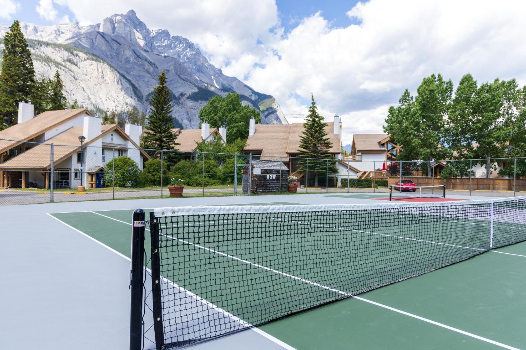 Banff Rocky Mountain Resort Exterior photo