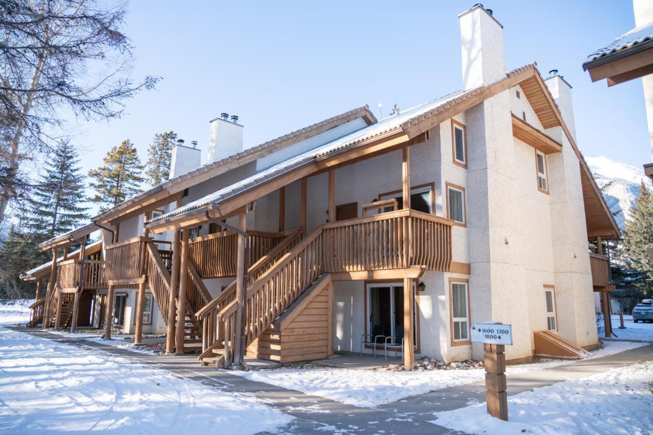 Banff Rocky Mountain Resort Exterior photo